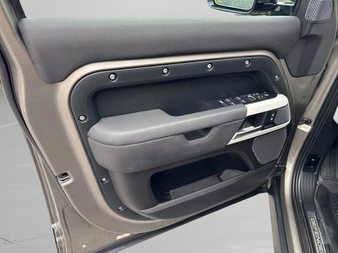 Used 2022 Land Rover Defender 110 X-Dynamic SE image 22