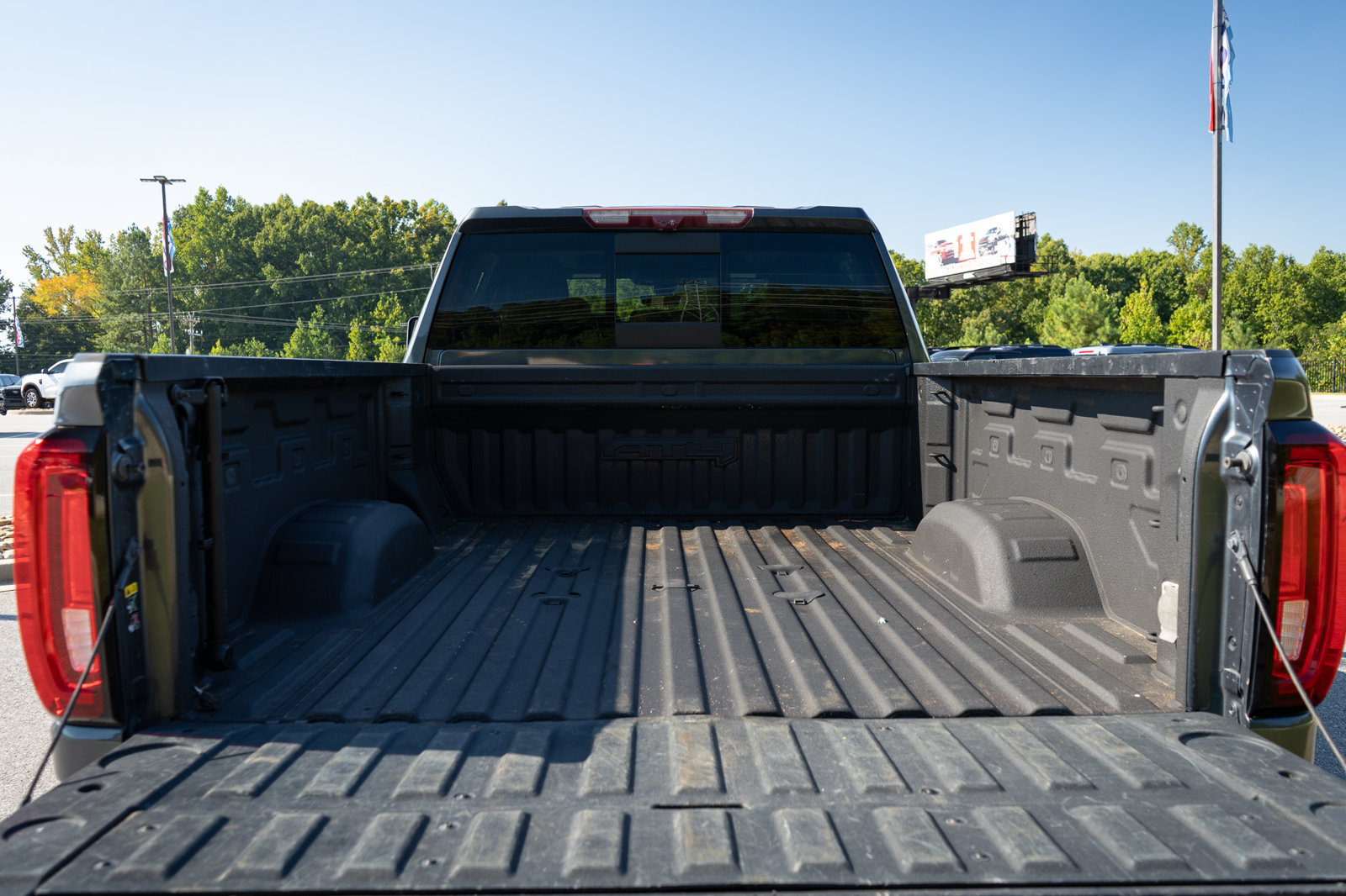 Used 2020 GMC Sierra 2500 AT4 w/ AT4 Premium Package AWD/4WD image 9