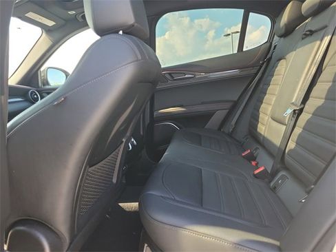 Used 2023 Alfa Romeo Stelvio Estrema image 21