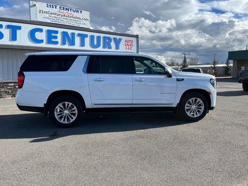 Used 2022 GMC Yukon XL SLT w/ SLT Luxury Package AWD/4WD image 16