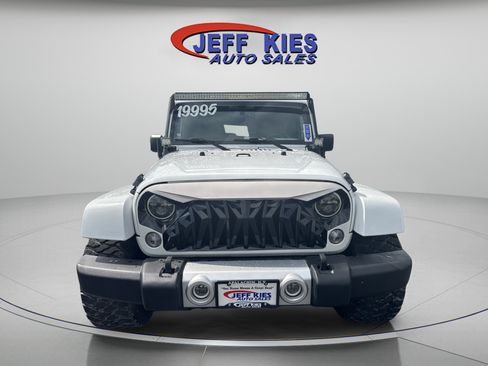 Used 2015 Jeep Wrangler Unlimited Sahara w/ Dual Top Group AWD/4WD image 2