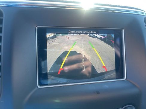 Used 2021 Jeep Grand Cherokee Laredo image 14