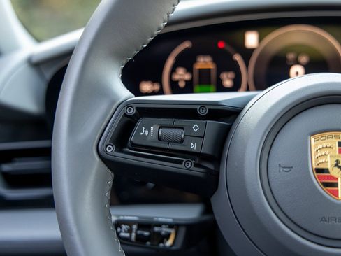 Used 2025 Porsche Taycan 4S image 33