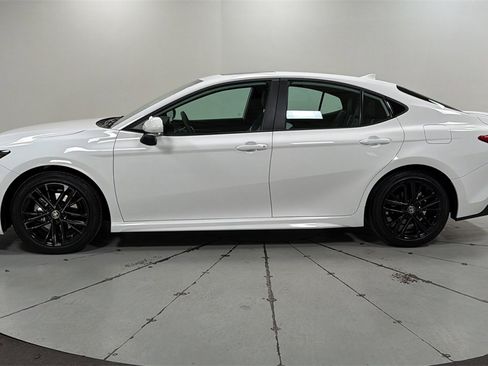 Used 2026 Toyota Camry SE w/ Multimedia Upgrade Package image 8