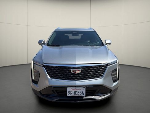 Used 2024 Cadillac XT4 Premium Luxury FWD image 2