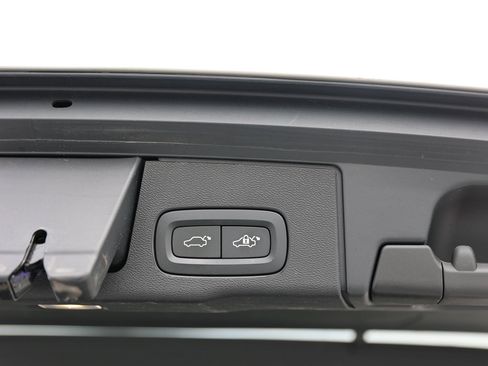 Used 2021 Volvo XC60 T6 R-Design image 16