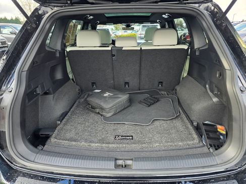 Used 2023 Volkswagen Tiguan SE R-Line image 33