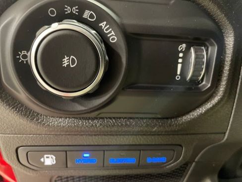 Used 2024 Jeep Wrangler Unlimited w/ Convenience Group AWD/4WD image 43