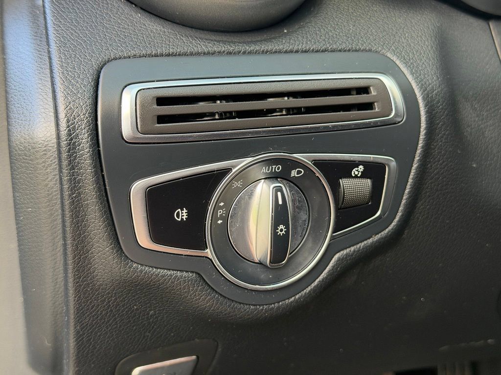 Used 2019 Mercedes-Benz C 300 4MATIC Sedan image 22