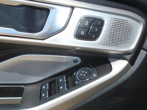 Used 2024 Ford Explorer Limited w/ Limited Technology Package AWD/4WD image 19