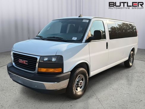 Used 2023 GMC Savana 3500 LS w/ Chrome Appearance Package RWD image 2