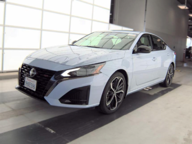Used 2023 Nissan Altima 2.5 SR w/ SR Premium Package FWD image 1