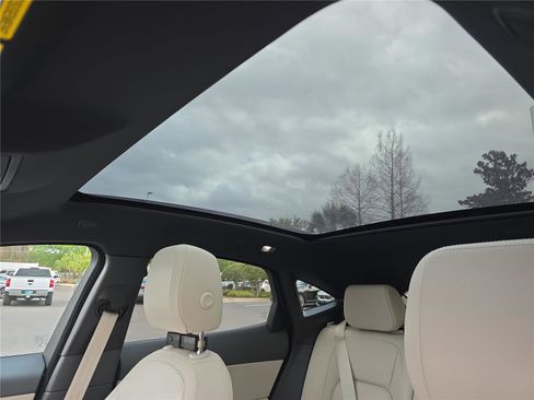 Used 2020 Jaguar E-PACE SE image 29