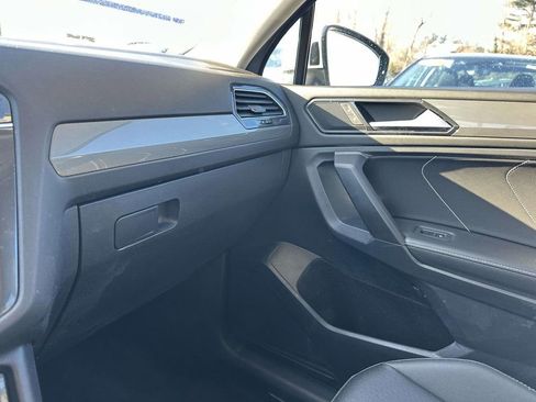 Used 2023 Volkswagen Tiguan SE image 25