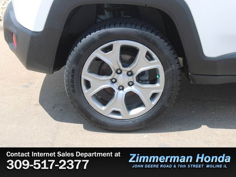 Used 2023 Jeep Renegade Limited w/ Sun/Sound Group AWD/4WD image 23