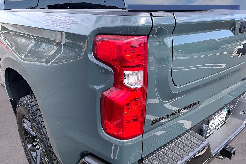 Used 2025 Chevrolet Silverado 1500 Custom Trail Boss w/ Dark Appearance Package AWD/4WD image 28