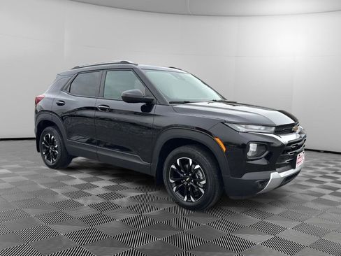Used 2022 Chevrolet TrailBlazer LT w/ Driver Confidence Package image 2