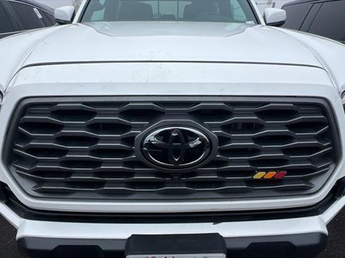 Certified 2023 Toyota Tacoma TRD Off-Road image 9