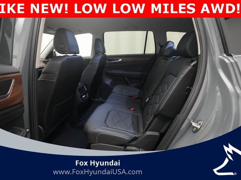 Used 2025 Volkswagen Atlas SE image 16