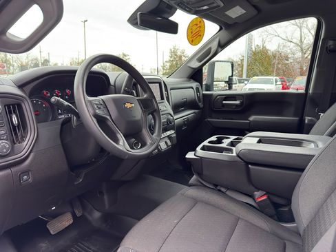 Used 2025 Chevrolet Silverado 2500 Custom w/ Custom Value Package image 18