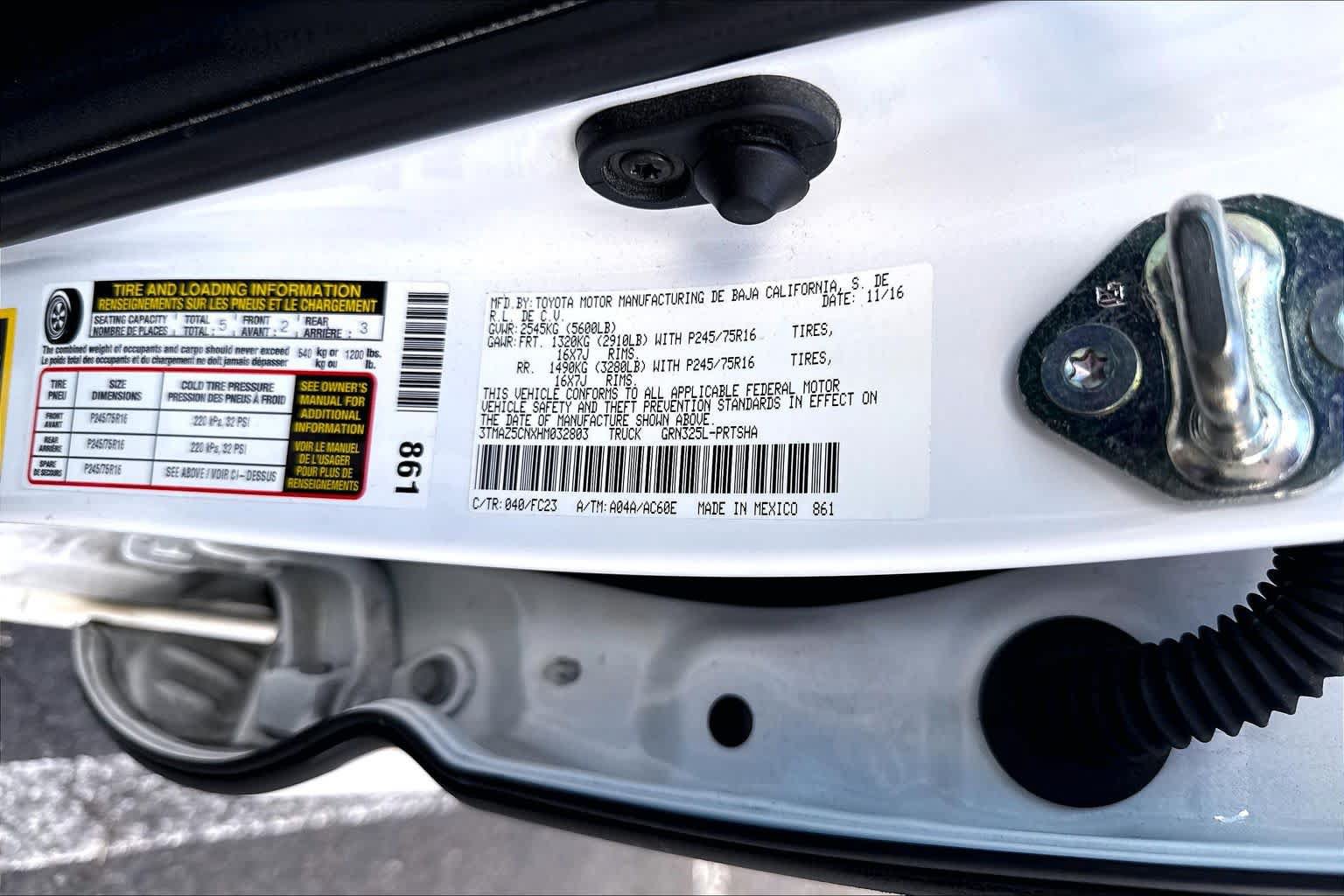 Used 2017 Toyota Tacoma SR5 RWD image 29