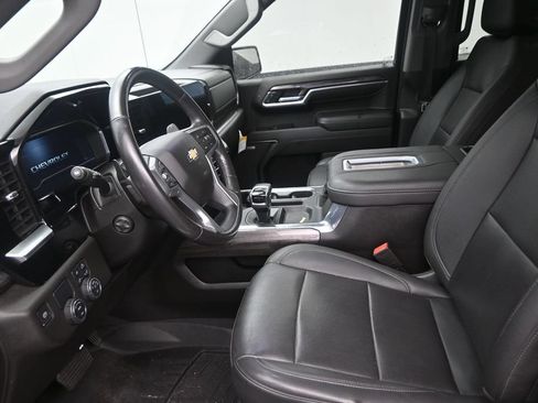 Used 2022 Chevrolet Silverado 1500 LTZ RWD image 12