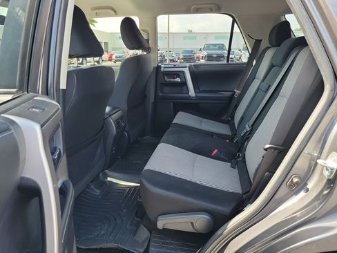 Used 2014 Toyota 4Runner SR5 AWD/4WD image 10