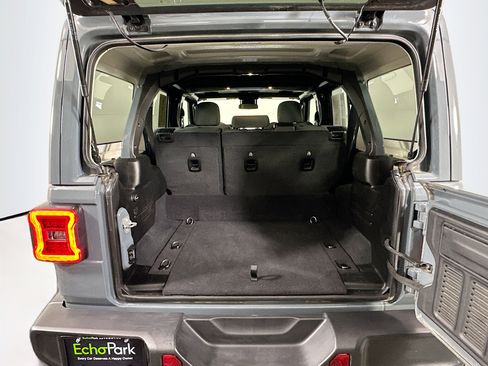Used 2025 Jeep Wrangler Unlimited Sahara AWD/4WD image 27
