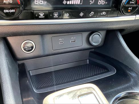 Used 2022 Nissan Rogue SV AWD/4WD image 32