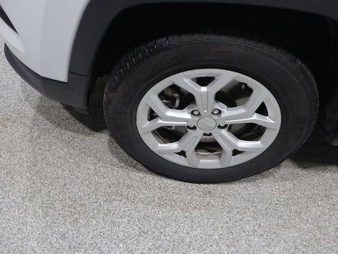 Used 2024 Jeep Compass Latitude AWD/4WD image 9