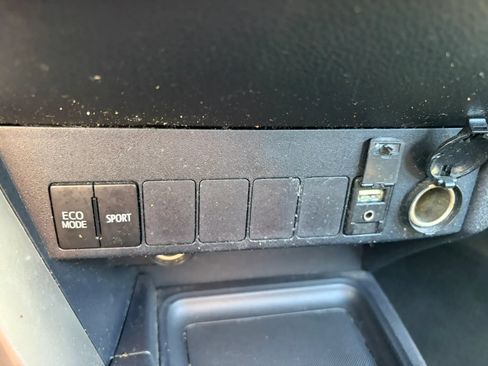 Used 2015 Toyota RAV4 LE AWD/4WD image 41