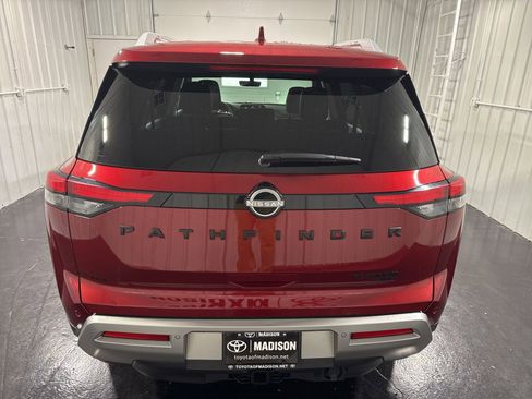 Used 2024 Nissan Pathfinder Platinum w/ Black Appearance Package AWD/4WD image 48