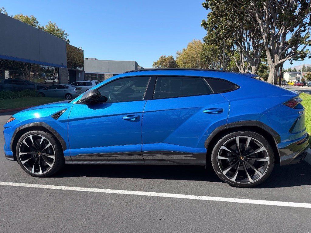 Used 2020 Lamborghini Urus AWD/4WD image 2