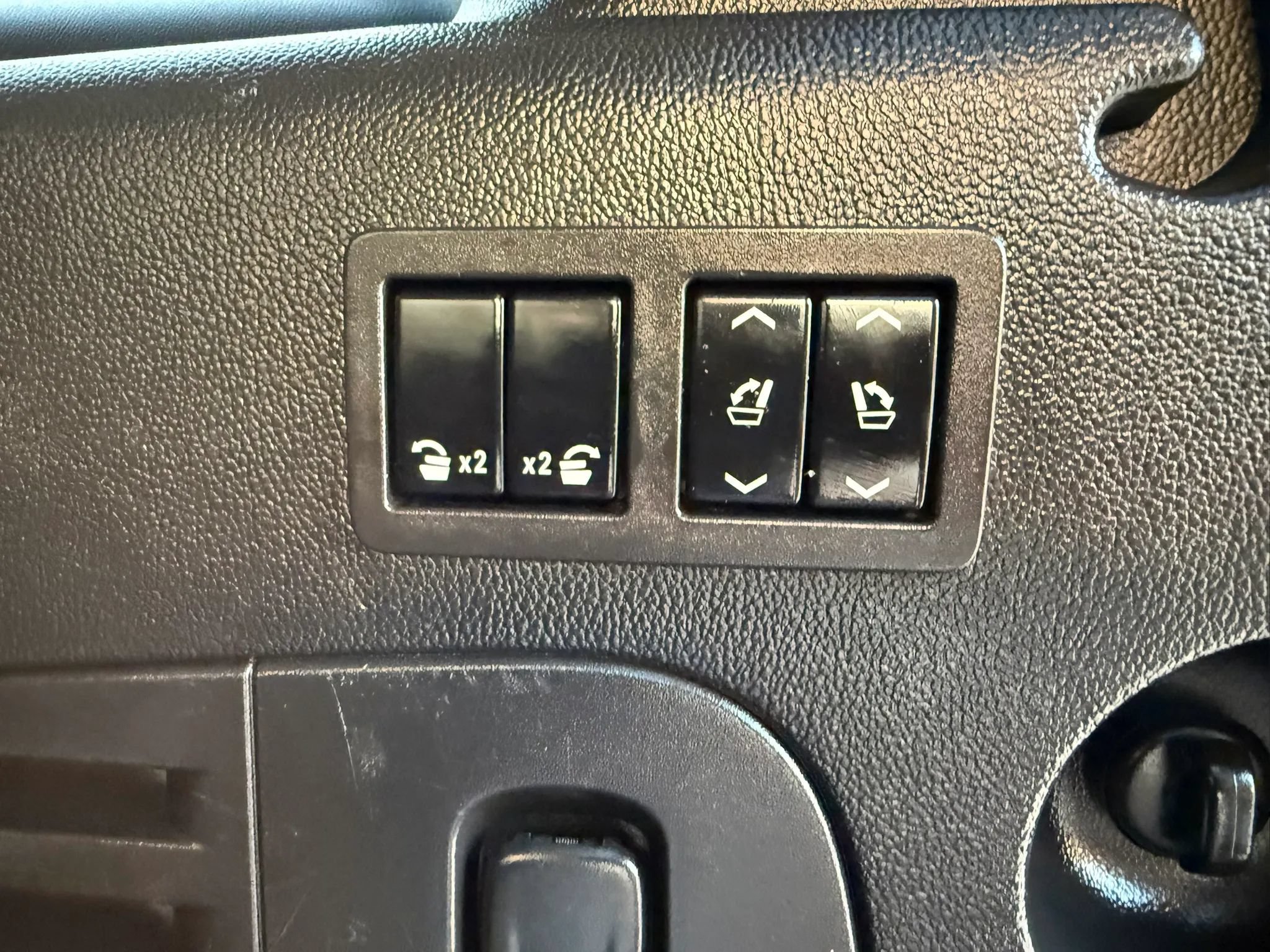 Used 2015 GMC Yukon XL Denali w/ Touring Package AWD/4WD image 36