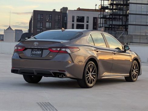 Used 2022 Toyota Camry SE image 6