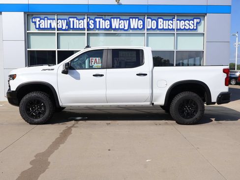 New 2026 Chevrolet Silverado 1500 ZR2 w/ LPO, Dark Essentials Package AWD/4WD image 7