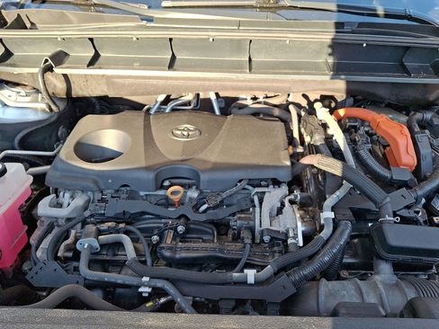 Used 2020 Toyota Highlander XLE image 29