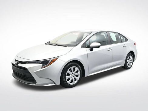 Used 2024 Toyota Corolla LE FWD image 3