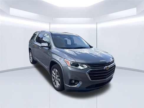 Used 2020 Chevrolet Traverse Premier FWD image 2