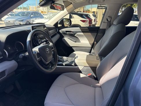 Used 2021 Toyota Highlander LE image 14