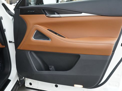 Used 2024 INFINITI QX60 Sensory image 9