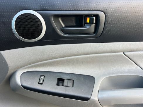 Used 2014 Toyota Tacoma PreRunner w/ SR5 Package image 20