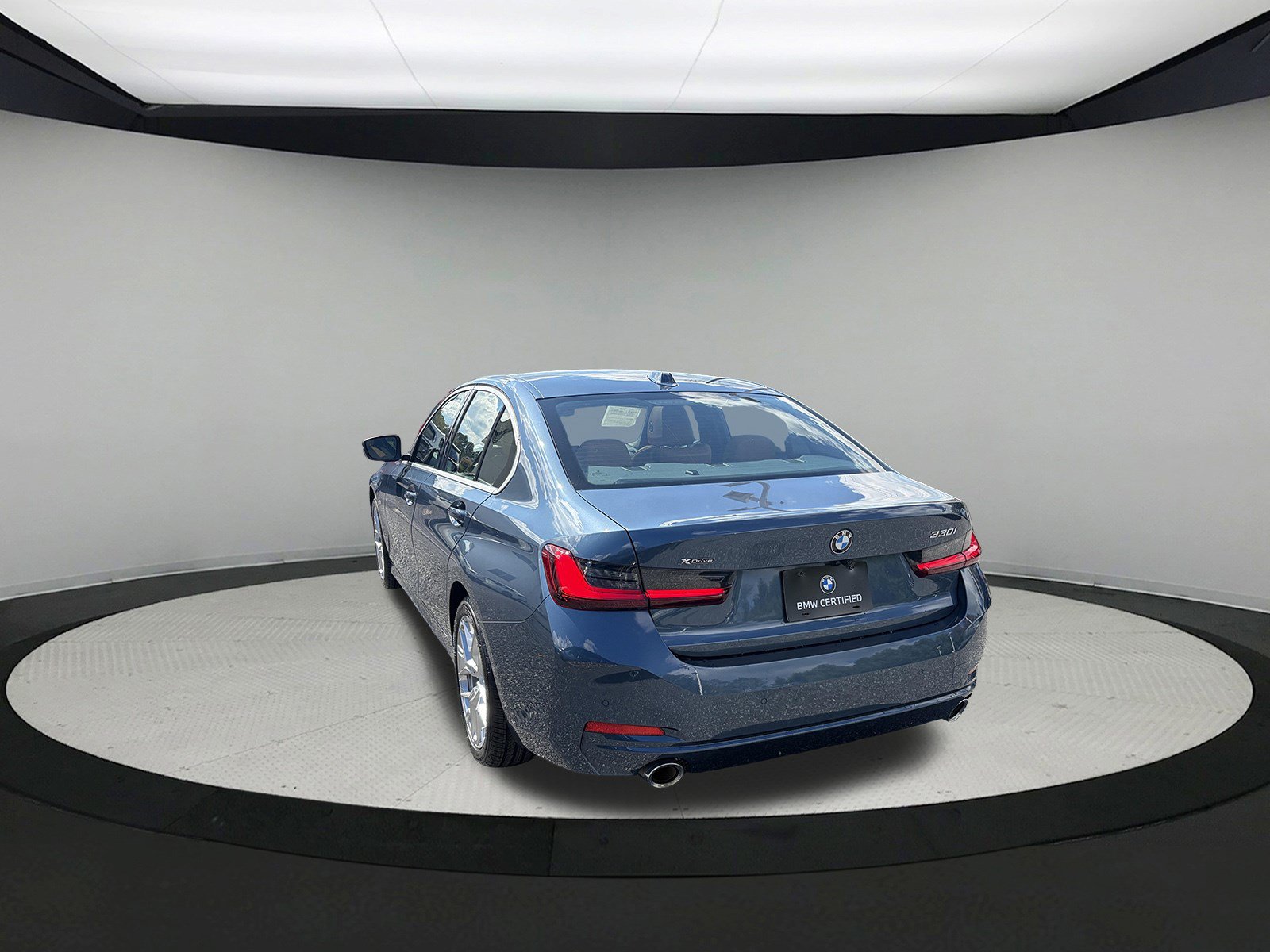 Certified 2025 BMW 330i xDrive Sedan AWD/4WD image 5