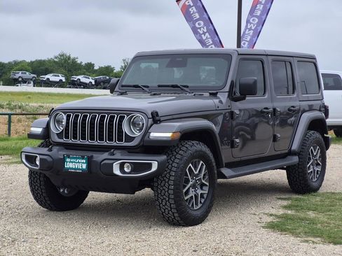 Used 2025 Jeep Wrangler Unlimited Sahara AWD/4WD image 4