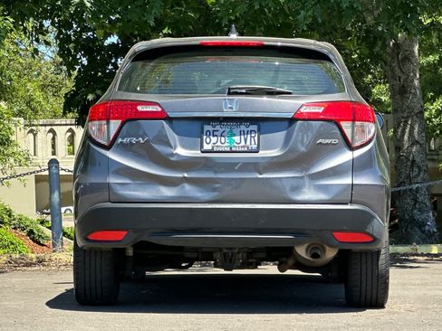 Used 2019 Honda HR-V LX image 7
