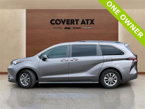 Used 2024 Toyota Sienna XLE image 2
