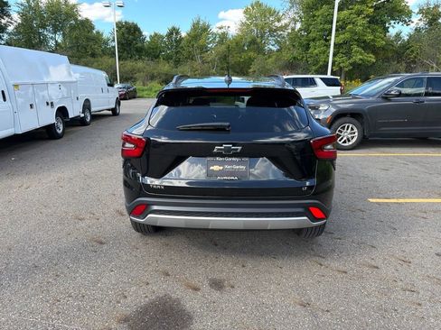 Used 2024 Chevrolet Trax LT w/ Sunroof Package FWD image 8
