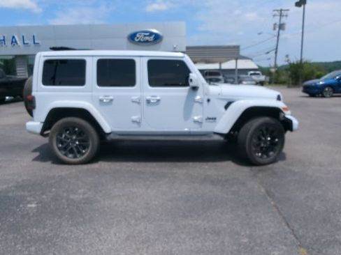 Used 2021 Jeep Wrangler Unlimited Sahara AWD/4WD image 33