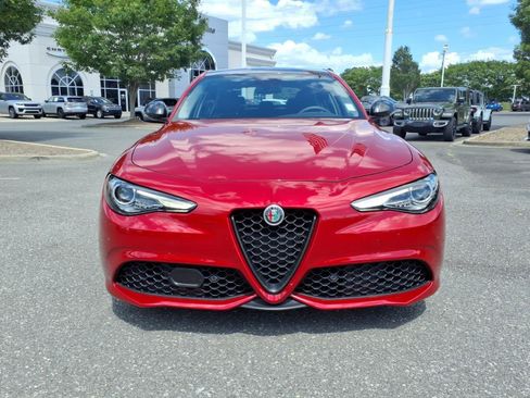 Used 2019 Alfa Romeo Giulia Ti Sport w/ Quick Order Package 22S Sport AWD/4WD image 14