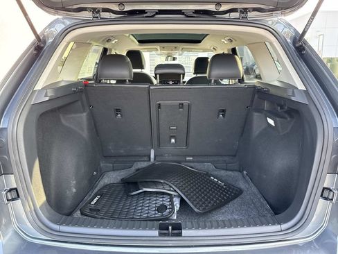 Used 2025 Volkswagen Taos SE w/ Panoramic Sunroof Package FWD image 12